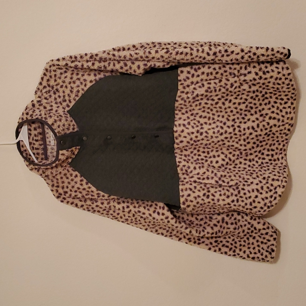 Button leopard and quilted pullover